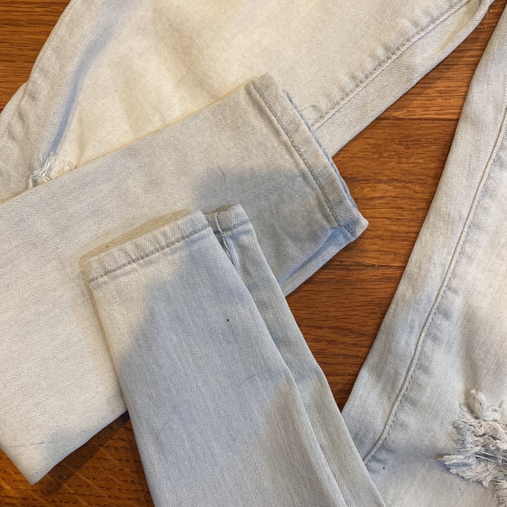 Refuge size 8 highwaisted distressed skinny jeans, light wash - Picture 5 of 7